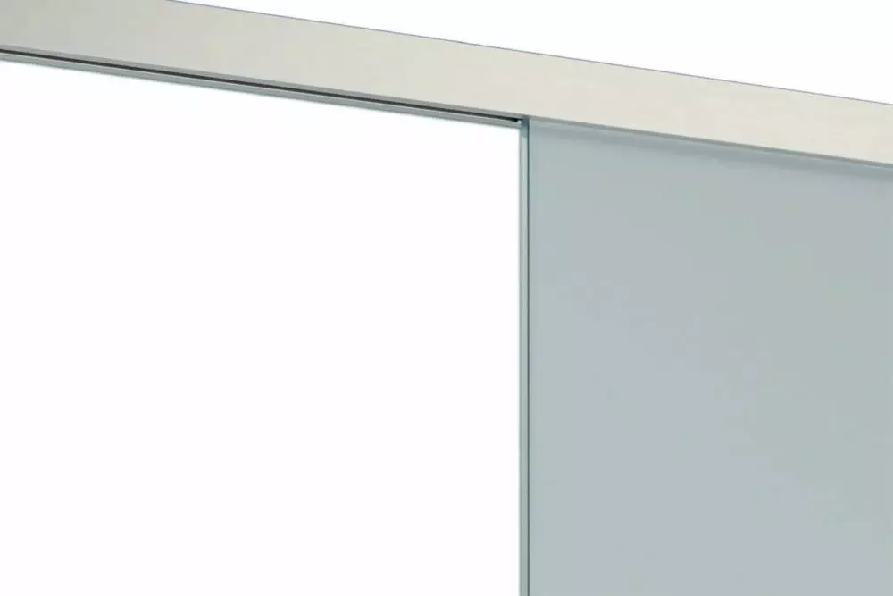 wb simplon 1500x1000px glas satiniert detail laufschiene